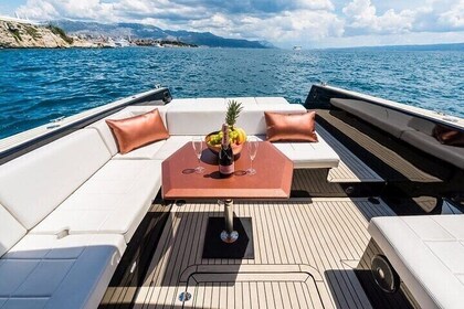 Small Yacht Luxury tour – ALL INCLUSIVE Small Group from Split