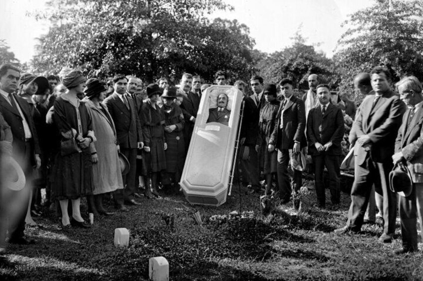 The Galveston Cemetery Tour - Walk With The Dead!