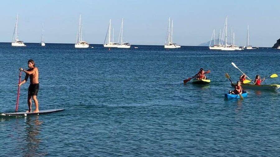 Excursion in the crystalline sea of the island of Elba in Sup