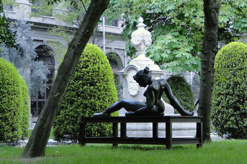 Statue outside the Reina Sofía Museum