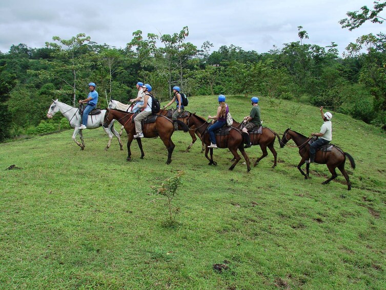 Horseback Riding To The La Fortuna Waterfall 