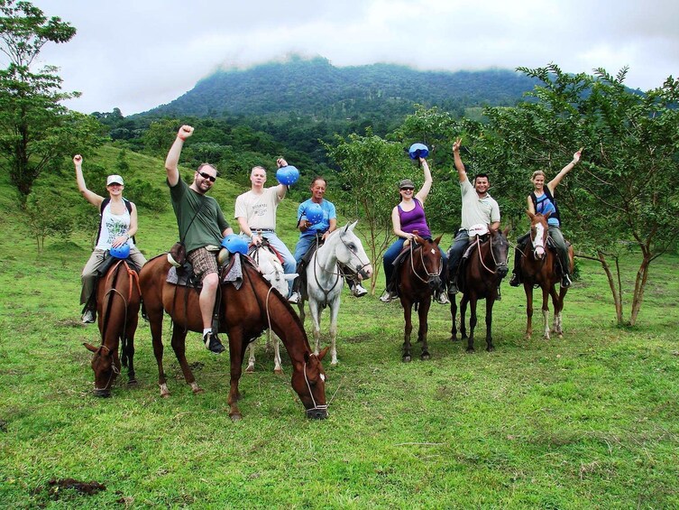 Horseback Riding To The La Fortuna Waterfall 