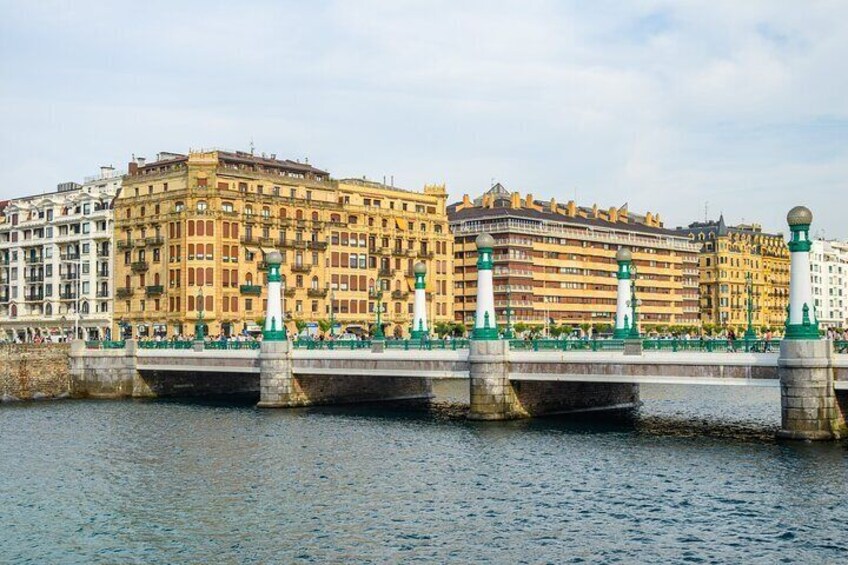 San Sebastian: Old Town Exploration Game