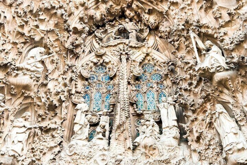 Best of Barcelona: Sagrada Familia, Park Güell, Montjuic & Gothic