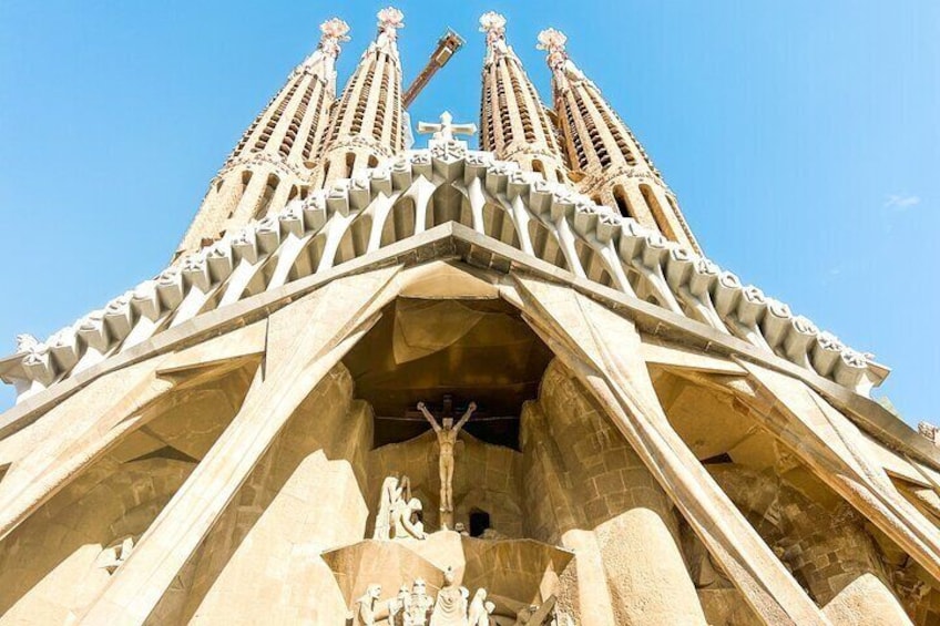 Best of Barcelona: Sagrada Familia, Park Güell, Montjuic & Gothic