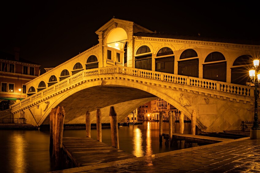 Venice: Ghosts and Legends Tour with Bar Hop