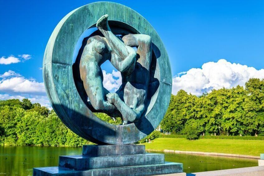 Oslo's Vigeland Park: Alien Threat Exploration Game