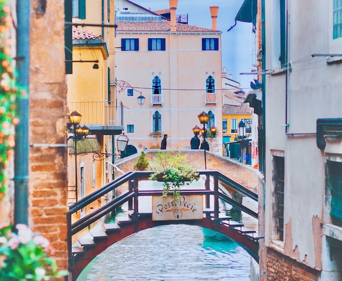 Gondola Ride & Discover Venice