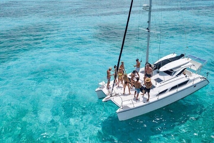Isla Mujeres Private Catamaran cruising n snorkelling full day 7hr