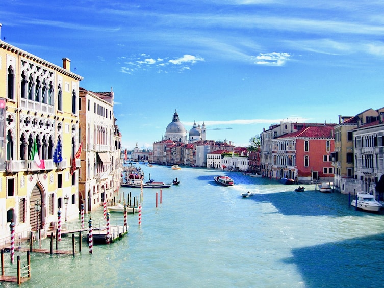 Romantic Gondola Ride For Couples
