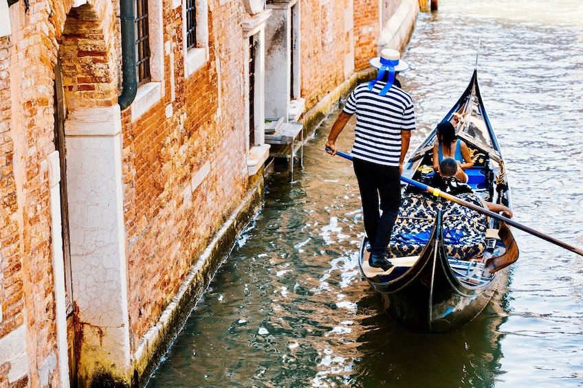 Romantic Gondola Ride For Couples