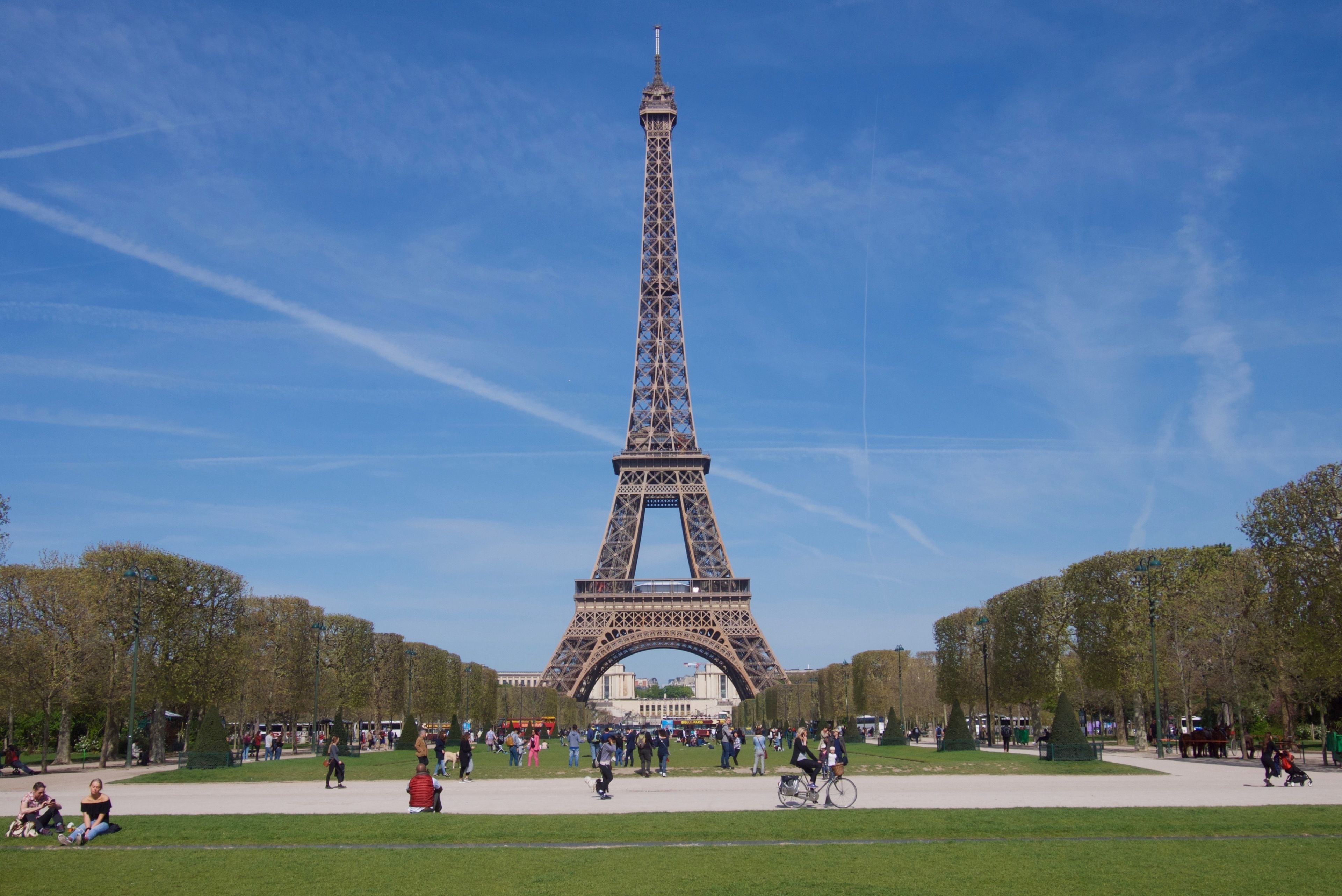 Eiffel Tower Tour with Summit Access and Timed Entry