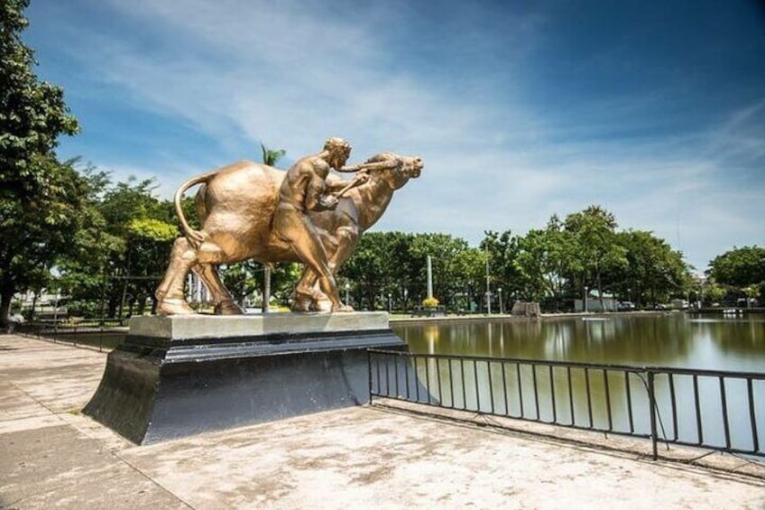 2-Hour Guided Private Romantic Walking Tour in Bacolod