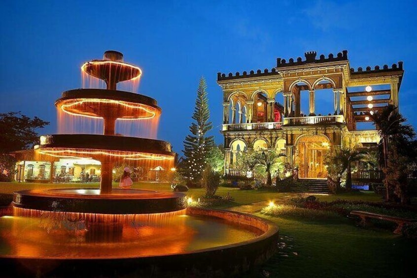 2-Hour Guided Private Romantic Walking Tour in Bacolod