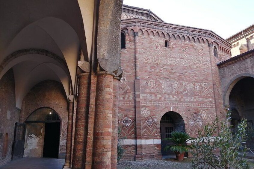 Historical Tour of Bologna