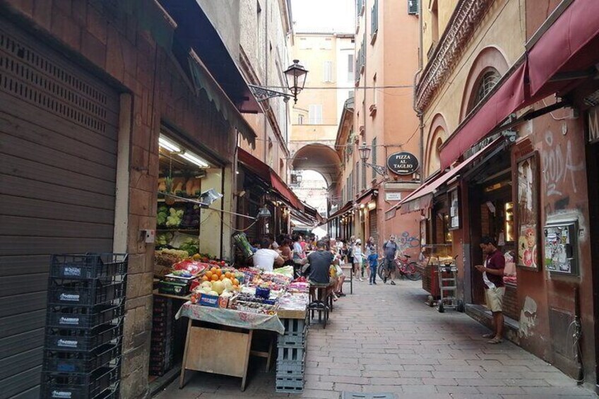 Historical Tour of Bologna