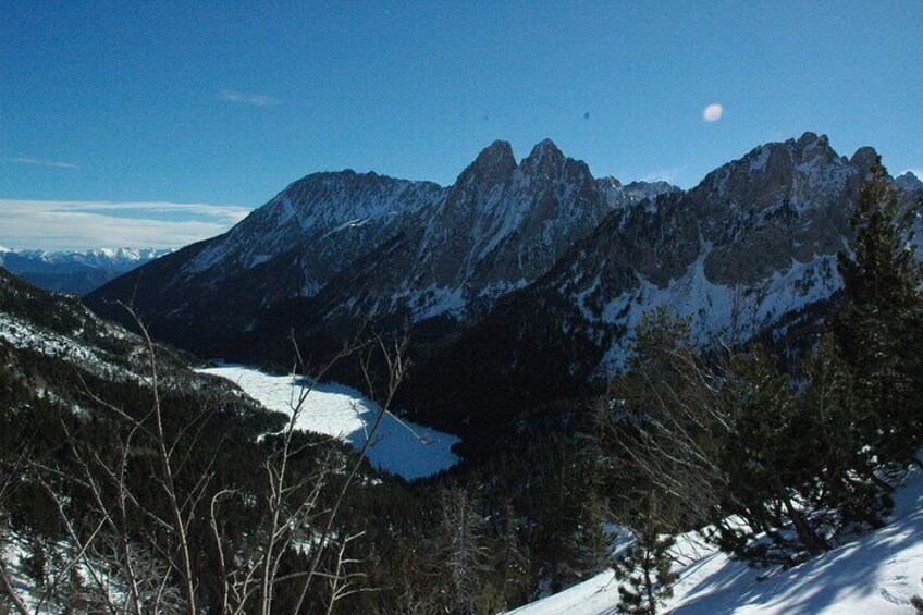 Guided Snowshoe Route in the National Park in the Pyrenees