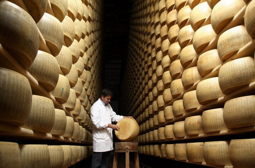 Parma: Parmigiano Reggiano Cheese Tasting Tour