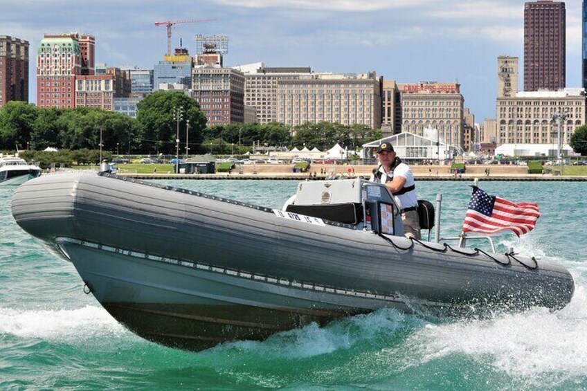 Small-Group Sightseeing Boat Tour in Chicago