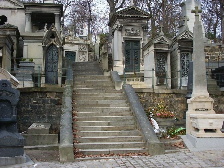 Pere Lachaise Cemetery PRIVATE with Expert Tour Guide