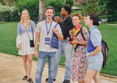 Pere Lachaise Cemetery with Expert Guide