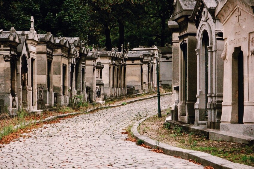 Pere Lachaise Cemetery PRIVATE with Expert Tour Guide