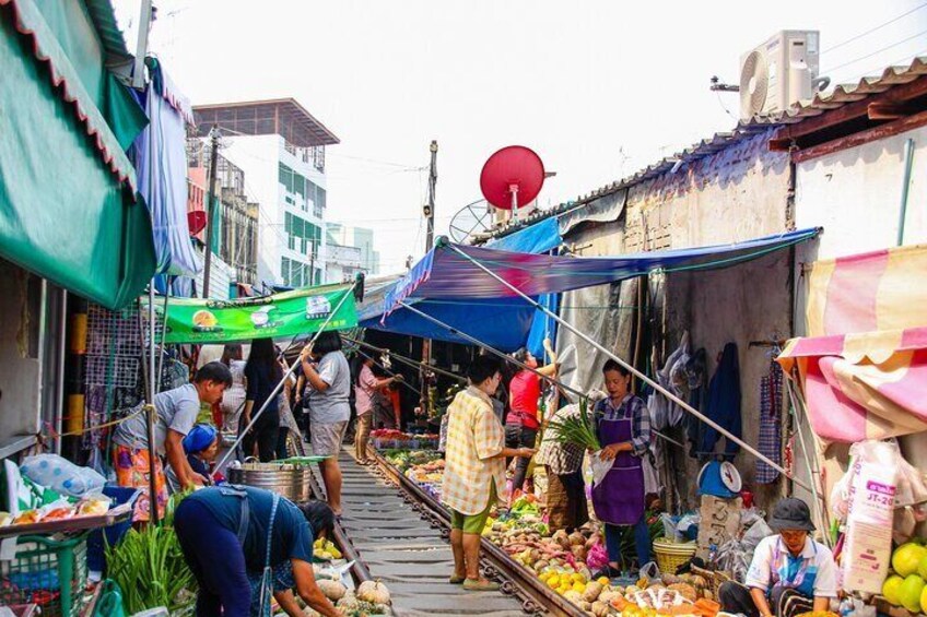 Damnoen Saduak Floating Market & Maeklong Railway Market Tour From Bangkok