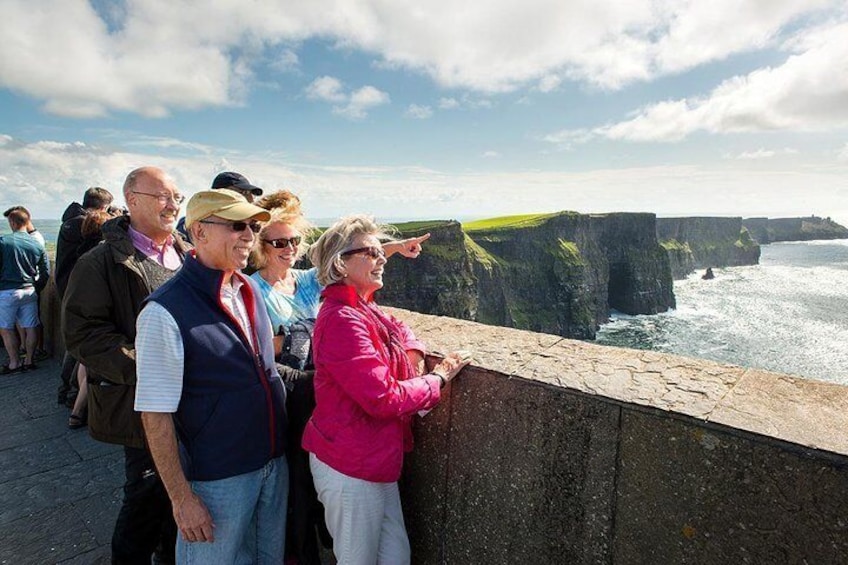 Bunratty Castle / Cliffs of Moher Experience