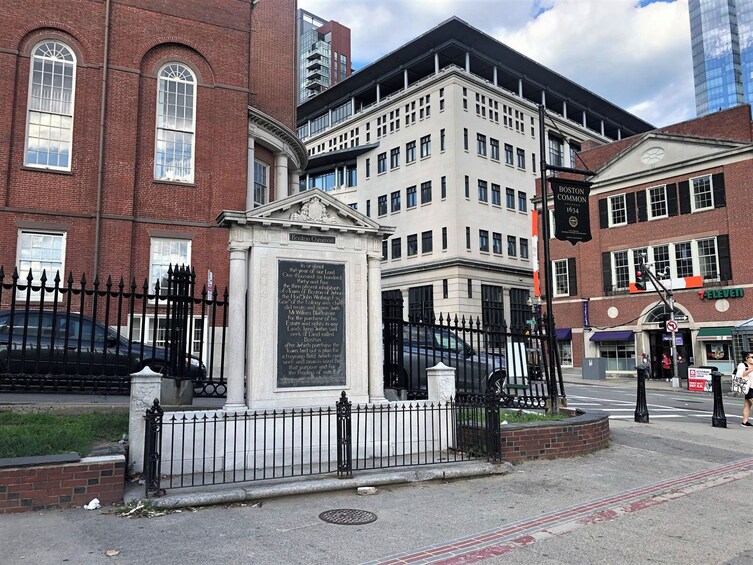 VIP Freedom Trail Tour with Guided Old North Church Crypt