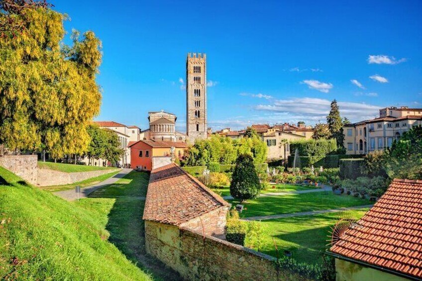 Private Walk through the Lucca Walls