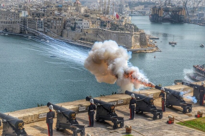 Malta Valletta cannons