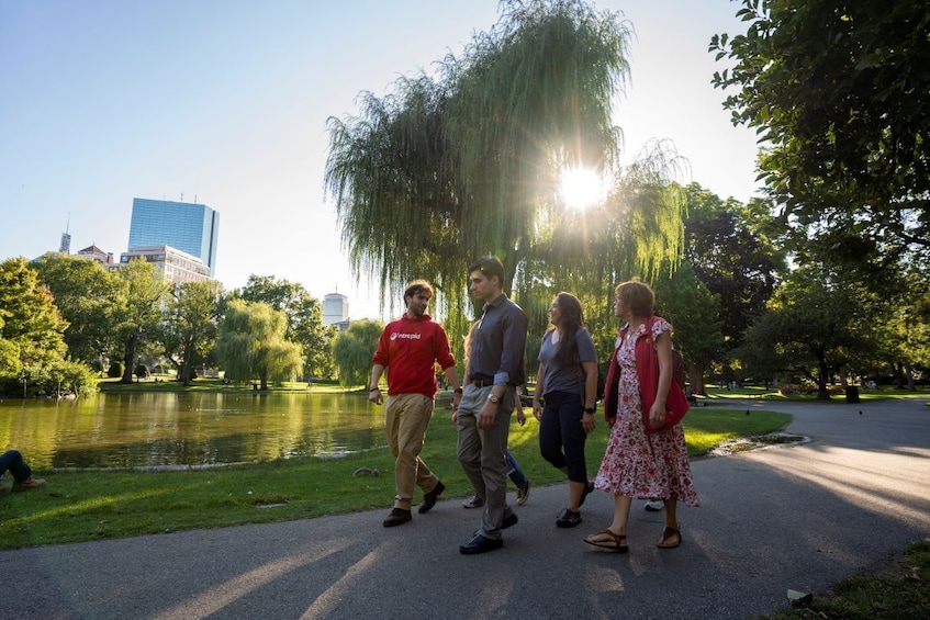 Boston: From North End Food to Freedom Trail Small Group Tour