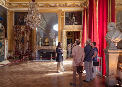 Visite du château et des jardins de Versailles en demi-journée avec coupe-f...