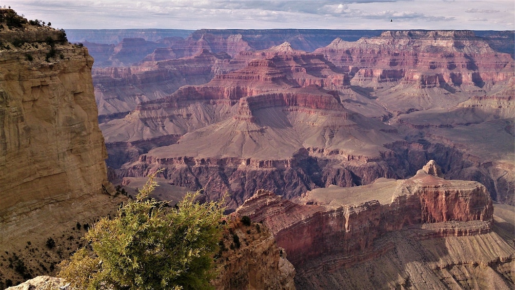 The Grandeur of the Grand Canyon: a Self-Guided Driving Audio Tour