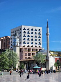 地拉那：首都小團體的獨家徒步遊覽