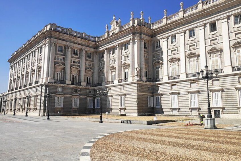 Private Walking Tour Guided with Visit to the Royal Palace and Prado Museum