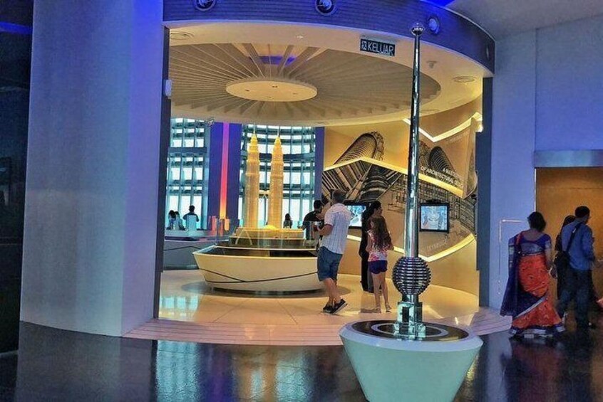 Skip the Line Petronas Twin Tower Ticket & Hotel Pick up