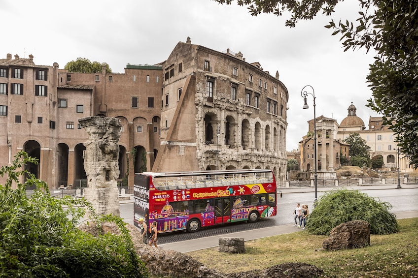 Rome Hop-On Hop-Off with Skip-the-Line Tickets to Top Attractions