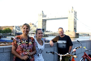 Small Group Thames River Evening Bike Tour with Beer Tasting