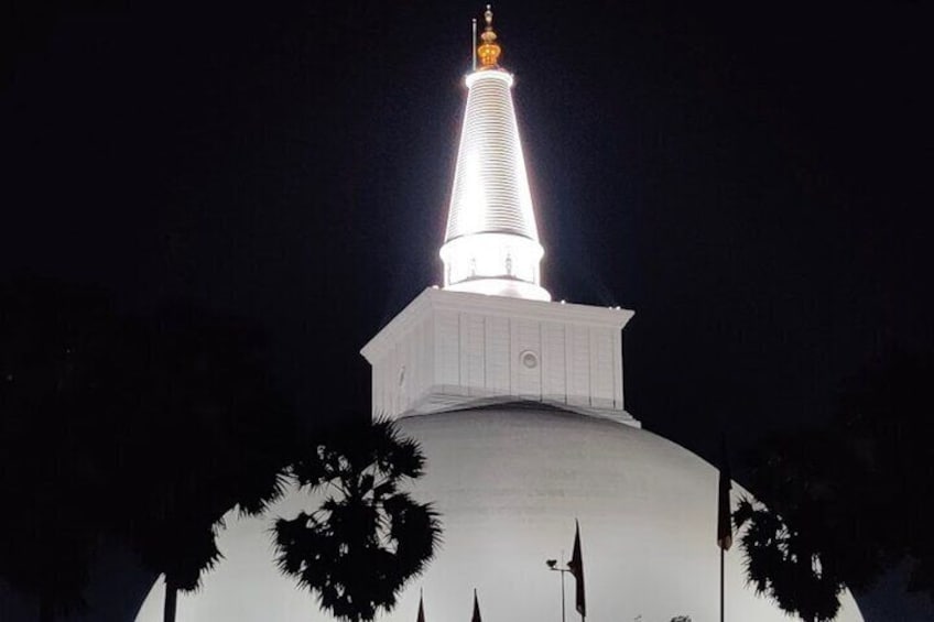 Ruwanwelisaya stupa