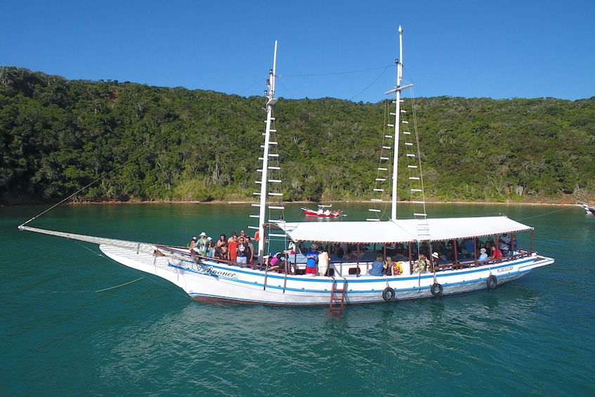 Búzios with Schooner Cruise, Trolley City Tour & Lunch – From Búzios