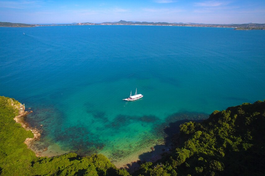 Búzios with Schooner Cruise, Trolley City Tour & Lunch – From Búzios