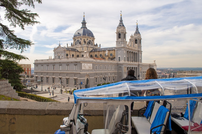 Eco Friendly Tuk Tuk Experience with the Local in Madrid