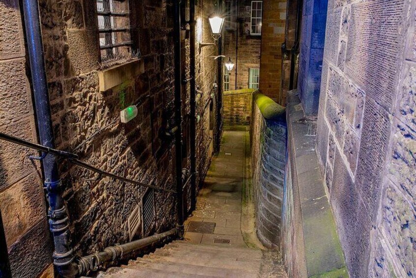 1. Edinburgh Ghost Tour: Mysteries, Legends and Murders