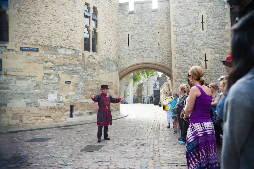 Tower of London with Small Group Access to Beefeater 