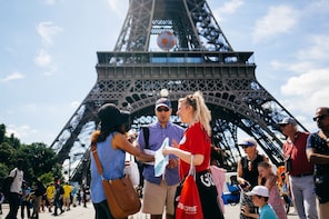 Best of Paris in 1 Day : Eiffel Tower, Cruise, Louvre & more