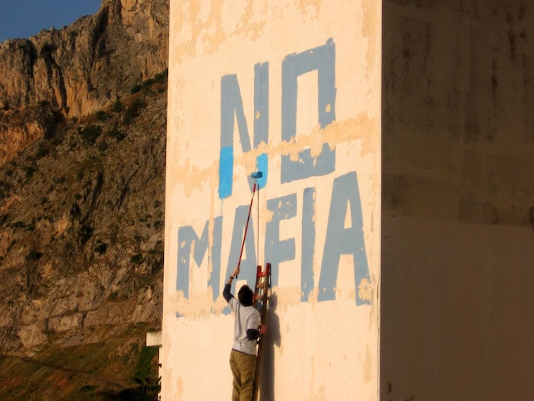 No Mafia mural in Palermo