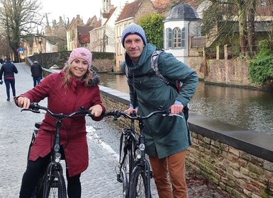 Bruges: Bike Tour of the Old Town and St. Anna's Quarter