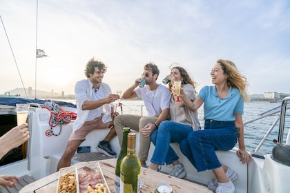 Barcelona Luxury Sunset Sailing Experience with Gin Tonic Workshop Option