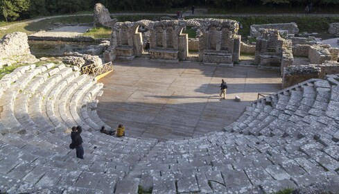 Visita a la antigua Butrint y a las espléndidas playas de Ksamil